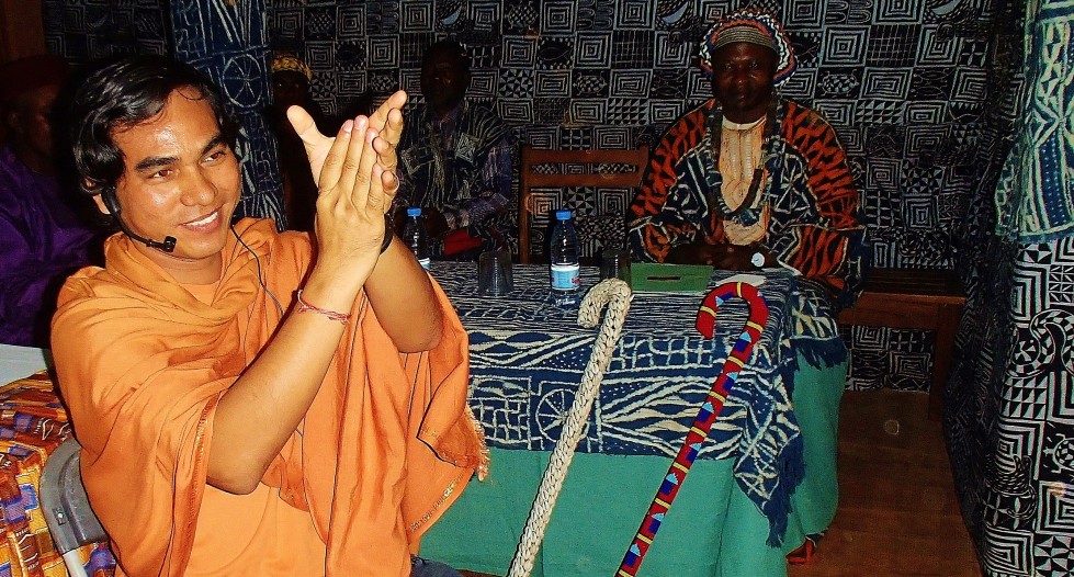 Lancement de l'AG par une initiation au yoga grâce maître yogi Rajesh Kumar