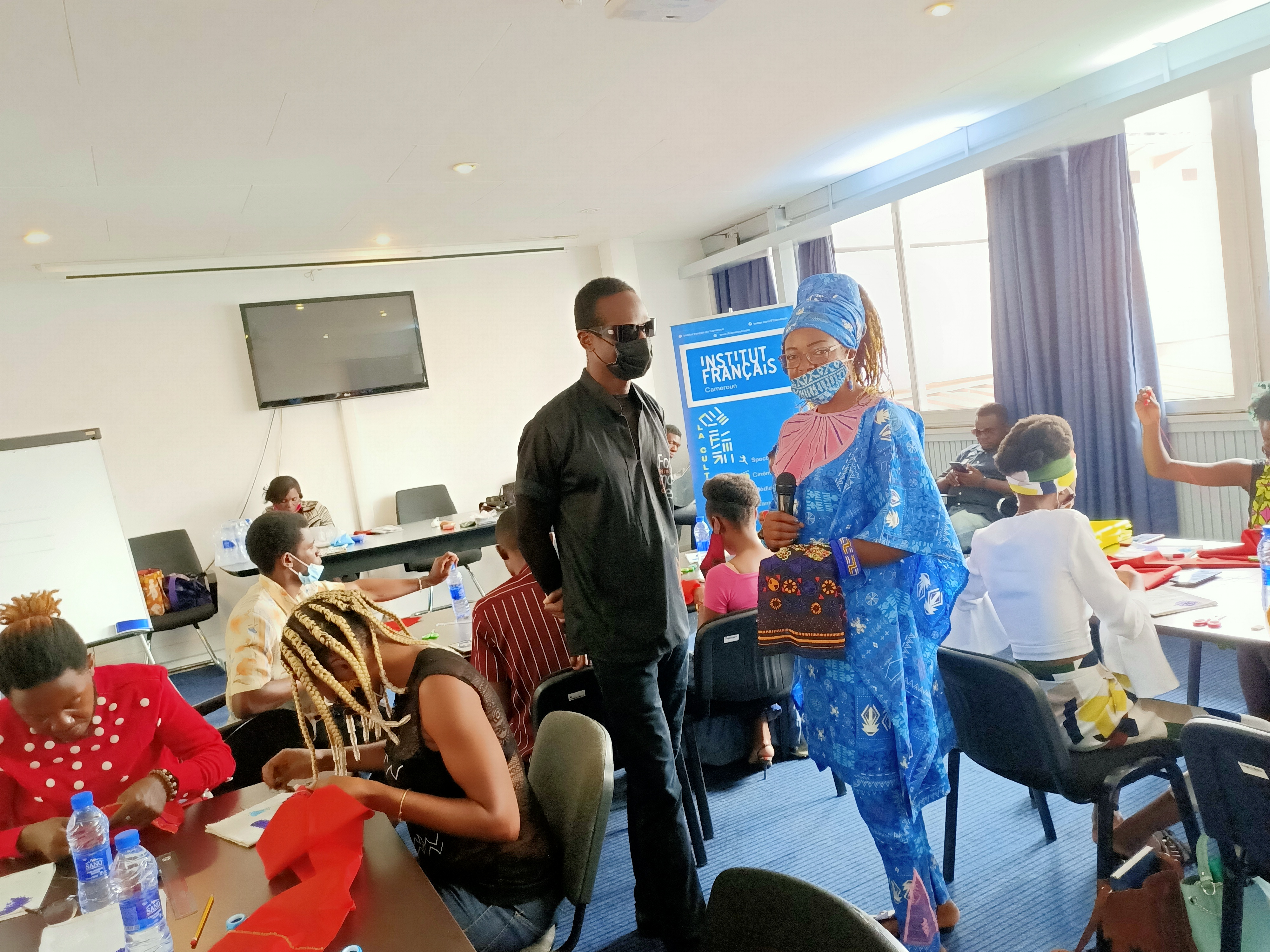 Forum de la Mode et du Design, avec Igénie maître en Perlage à l’IFC à Yaoundé
